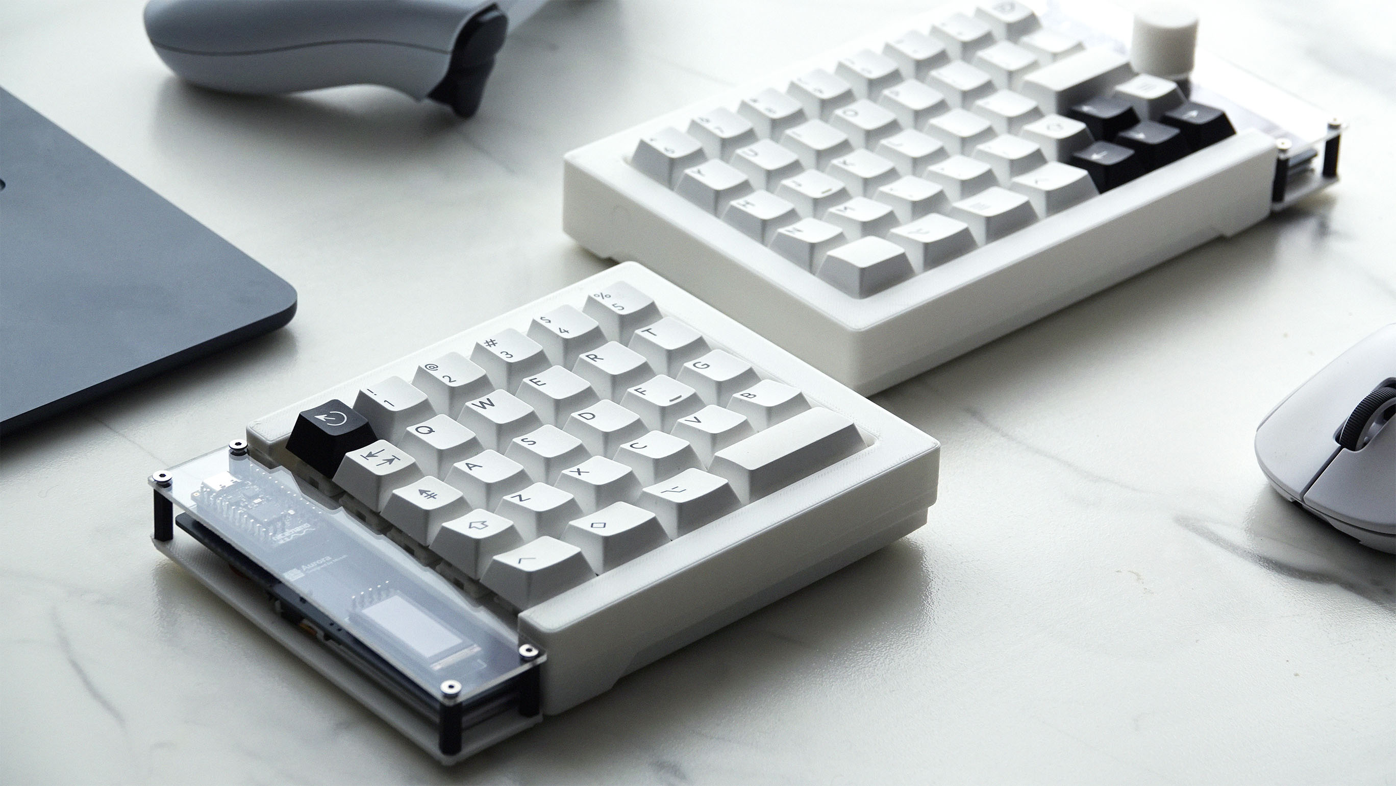 Left Angled view of aurora keyboard